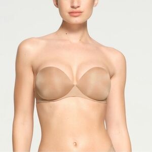 SKIMS NWT Strapless & Adjustable Straps Nude Bra in Color CLAY 34DDD